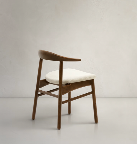 Mons stoel / donkere eik / gestoffeerde zitting