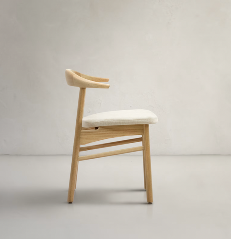 Mons stoel / donkere eik / gestoffeerde zitting