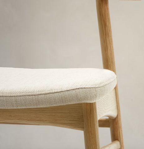 Mons stoel / donkere eik / gestoffeerde zitting