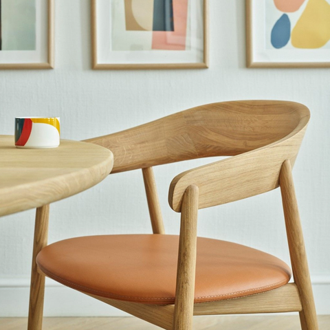 Janu met armsteun - walnoot