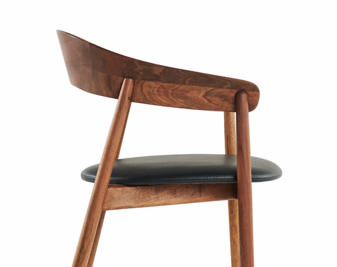 Janu met armsteun - walnoot