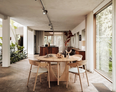 Janu met armsteun - walnoot